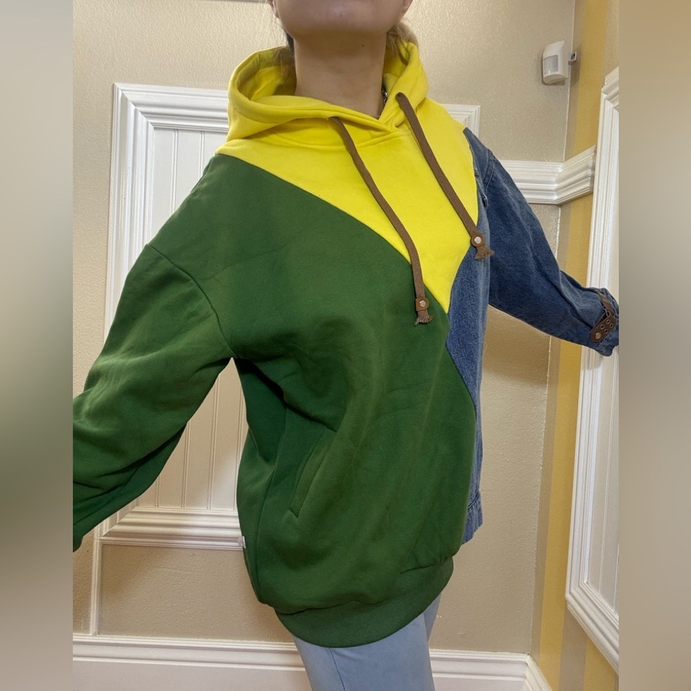 New Colorblock Hoodie with Denim and Buckle Details - Picture 8 of 13